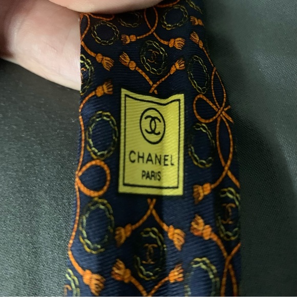 CHANEL tie - Picture 4 of 6